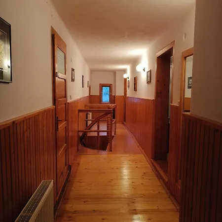 Casa Dintre Meri