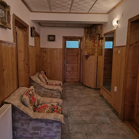 Casa Dintre Meri *