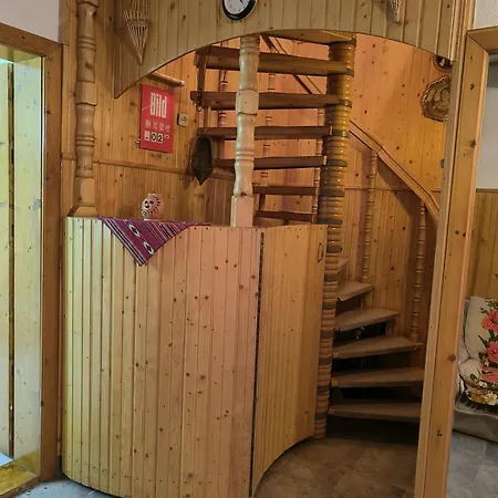 Casa Dintre Meri
